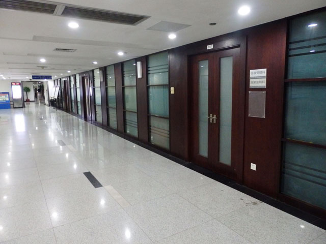 29办公室走廊整洁干净.jpg