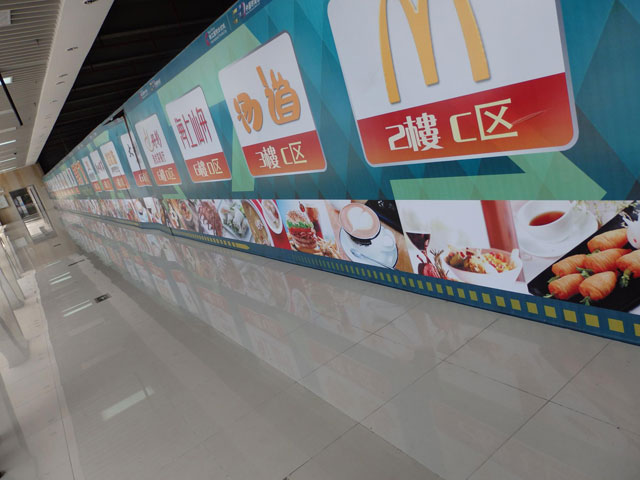 31商铺走廊地面洁净明亮.jpg